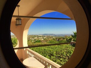 Property grounds - Villa in peaceful location, superb views, pool, garden, mini golf and ping pong (Picota)