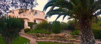Villa in peaceful location, superb views, pool, garden, mini golf and ping pong
