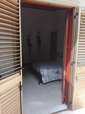 1 camera, ferro/asse da stiro, Wi-Fi, lenzuola