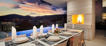 Beautiful villa with sea view 2 minutes from the centre of Trogir- Villa Trogir