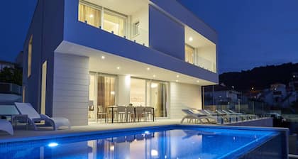 Schöne Villa mit Meerblick 2 Minuten vom Zentrum von Trogir - Villa Trogir