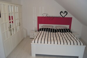 1 habitación, tabla de planchar con plancha, wifi y ropa de cama