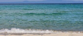 Anris & Dianas Dom - Ένα σπίτι σε ένα ήσυχο μέρος του κέντρου της Καλλιθέας 