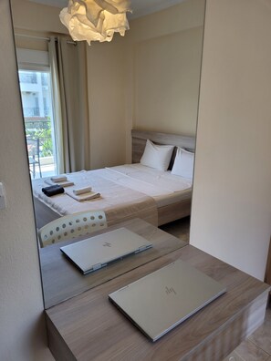 2 Schlafzimmer, Schreibtisch, Bügeleisen/Bügelbrett, kostenloses WLAN