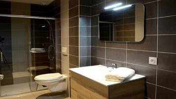 Douche, serviettes fournies