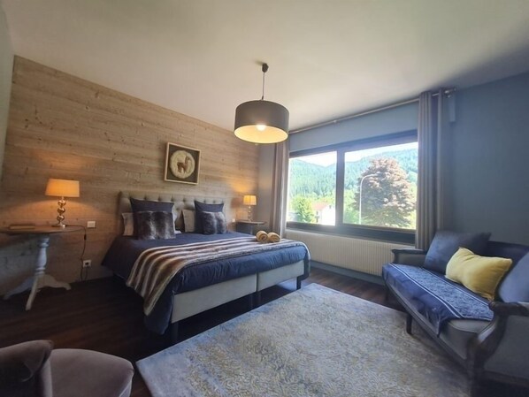 5 bedrooms, iron/ironing board, travel crib, free WiFi