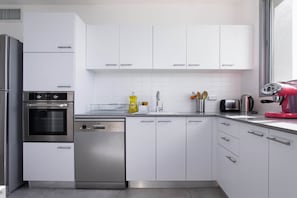 Coffee/tea maker, fridge, microwave, oven