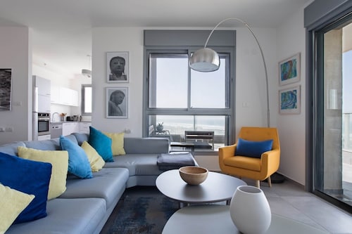 Romantic Chic Apartment with Amazing Sea Views, Romantic Sea View Chic suite