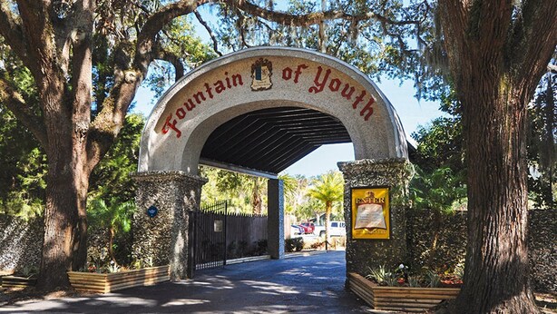 An entrance archway with the inscription "Fountain of Youth" and a sign indicating an entrance to a facility. - Comfy Safe Quiet Haven, Dog Friendly!  2 Miles to Downtown or to Vilano Beach (St. Augustine)