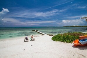On the beach, sun loungers, beach towels - Quinta Del Sol, 3 Bedroom Beachfront Condo In Puerto Aventuras, Riviera Maya (puerto aventuras)