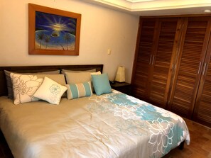 3 bedrooms, in-room safe, desk, iron/ironing board - Quinta Del Sol, 3 Bedroom Beachfront Condo In Puerto Aventuras, Riviera Maya (puerto aventuras)