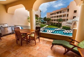 Outdoor dining - Quinta Del Sol, 3 Bedroom Beachfront Condo In Puerto Aventuras, Riviera Maya (puerto aventuras)