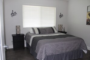 3 bedrooms, desk, iron/ironing board, free WiFi