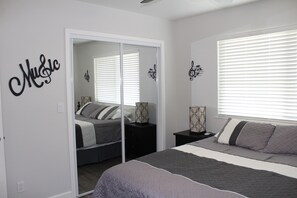 3 bedrooms, desk, iron/ironing board, free WiFi