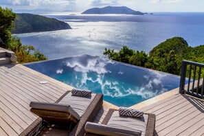 Outdoor pool - Stylish, Secluded Villa with Pool, Hot tub and Stunning Views (Mount Healthy)