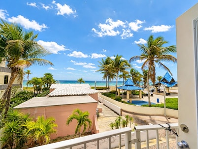 Luxury Beach Side Villa - Heated Pool on the Beach