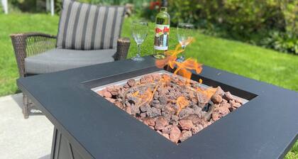 The Lily Pad - quaint home in Old Town NOTL, steps from the lake!