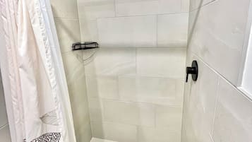 Combined shower/bathtub, hair dryer, towels, soap