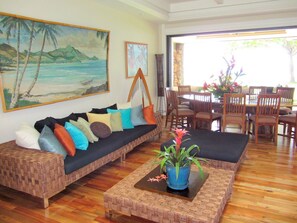 Téléviseur, lecteur de DVD, table de ping-pong, chaîne audio