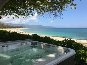 Outdoor spa tub - Beachfront Luxury Home With Spacious Yard North Shore of Oahu (Haleiwa)