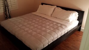 5 bedrooms, iron/ironing board, WiFi, bed sheets
