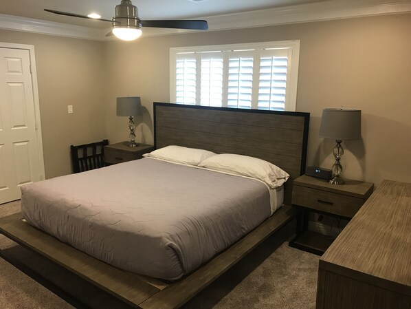 5 bedrooms, iron/ironing board, WiFi, bed sheets