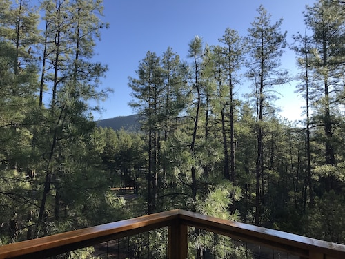 Quiet, Private,Treehouse Feel. Cozy up at Emma’s Loft in beautiful Strawberry Az