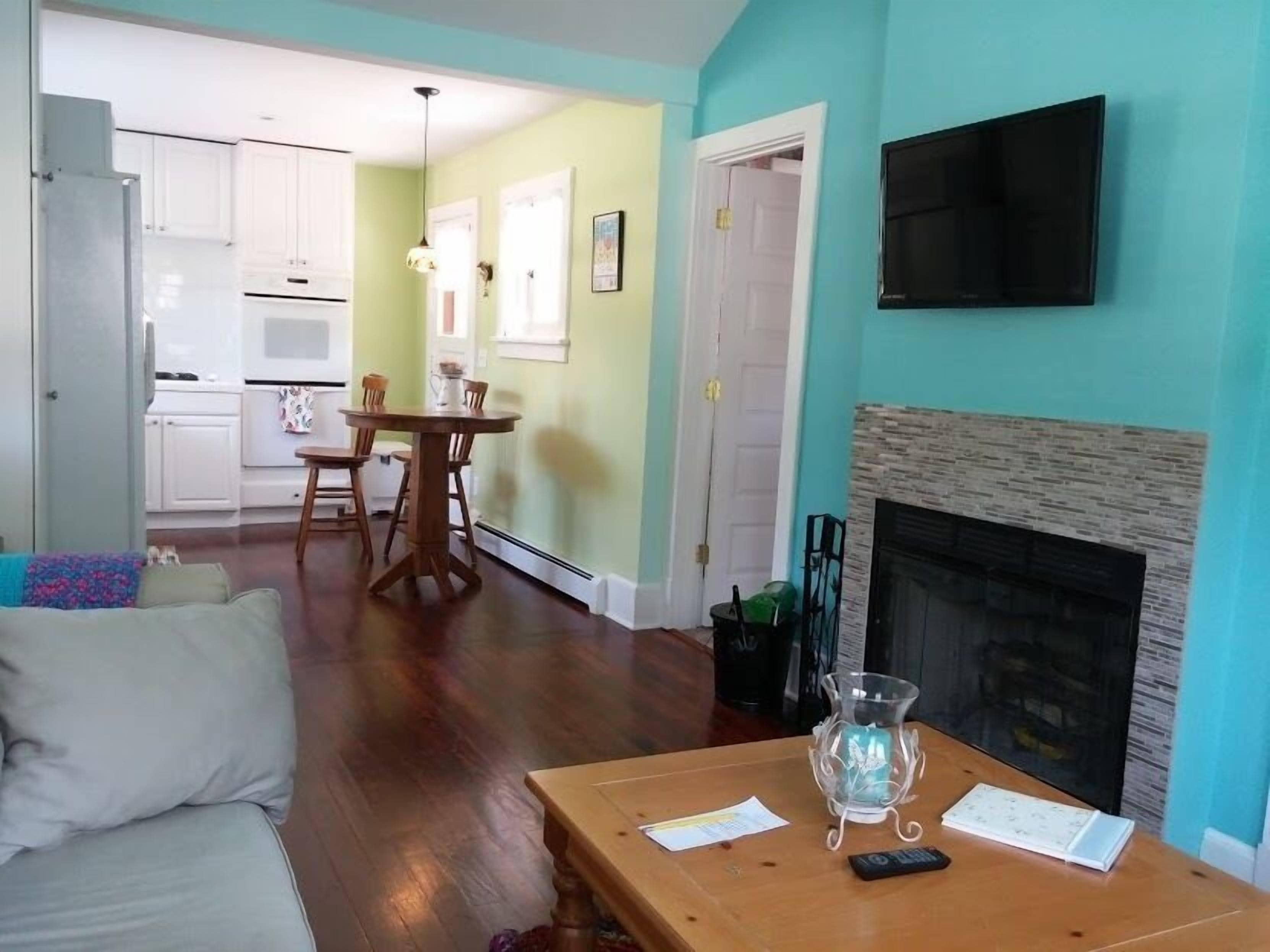 Smart TV, fireplace, DVD player