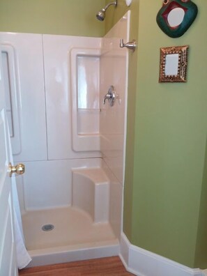 Shower, hair dryer, towels, soap - Cozy retreat. 1 bedroom house, 
 Welcome!
May 1st -Nov 1st
  internet & wifi (Sturgeon Bay)