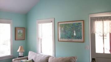 Smart TV, fireplace, DVD player