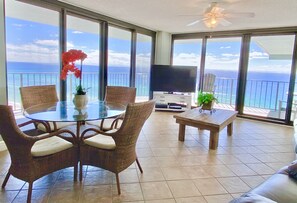 Interior - Gorgeous End Unit, Stunning Views,  Free high speed WIFI and Beach Chair service (Panama City Beach)