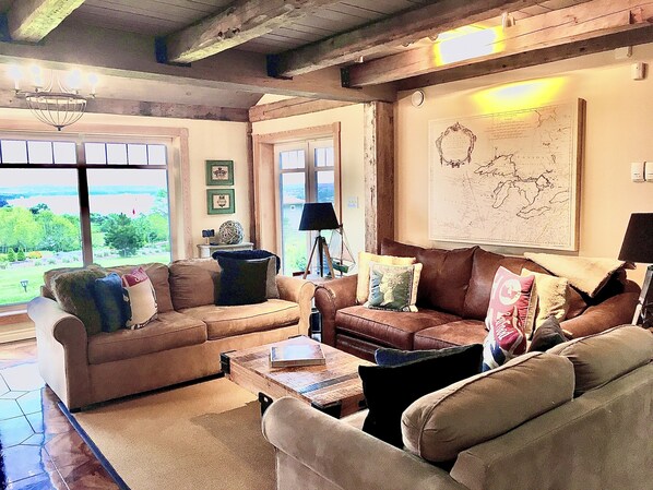 Smart-TV, Kamin, DVD-Player, Tischfußball