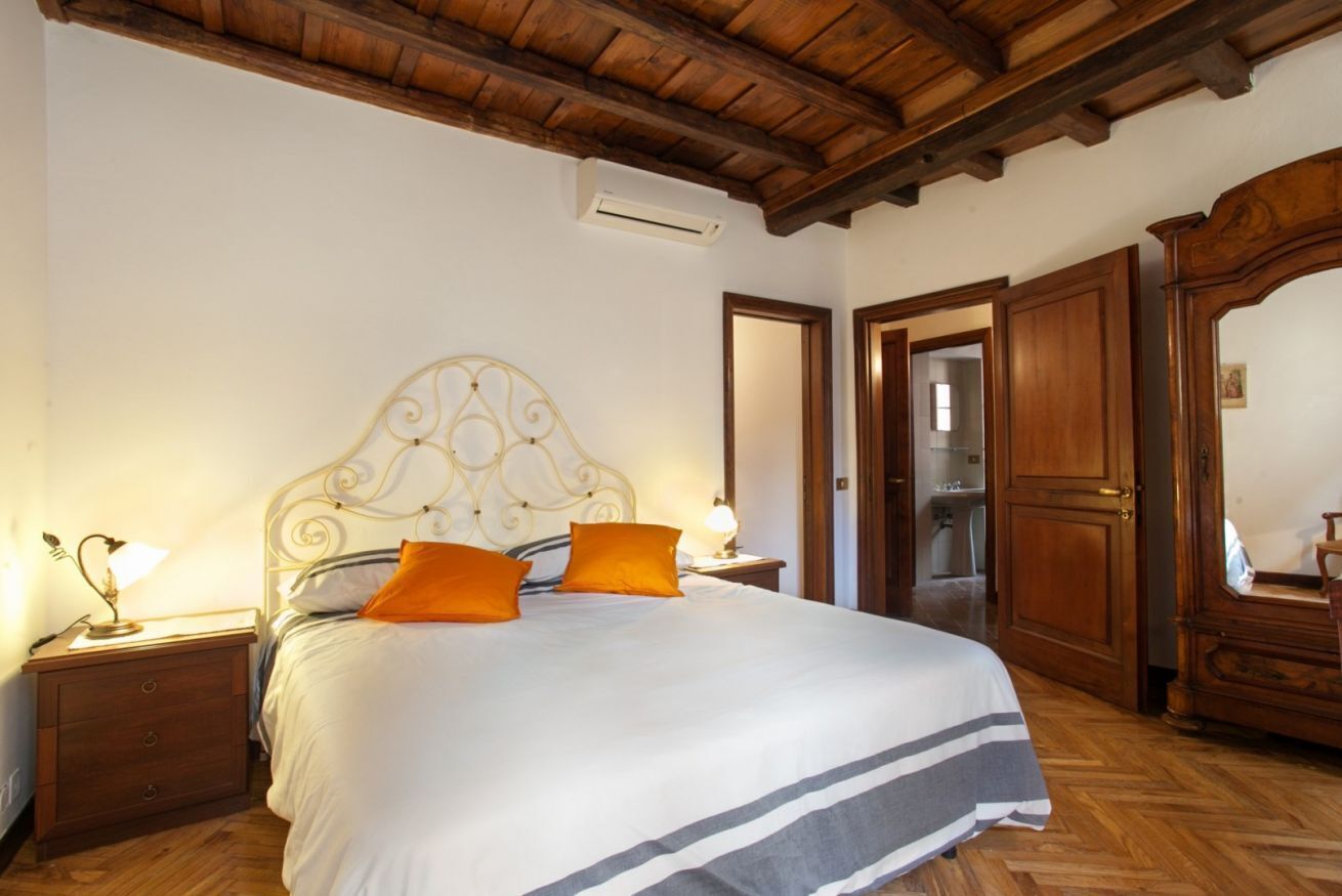 2 Schlafzimmer, Zimmersafe, Schreibtisch, Bügeleisen/Bügelbrett