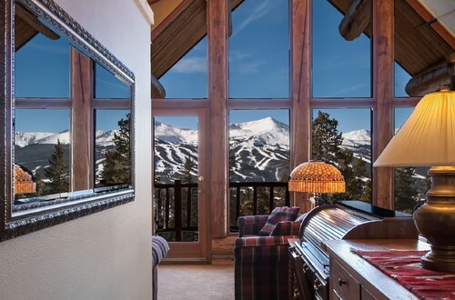 Log home, huge deck, incredible view of Breckenridge.  Save on 7 night stays.