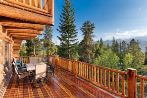 Outdoor dining - Log home, huge deck, incredible view of Breckenridge.  Save on 7 night stays. (Breckenridge)