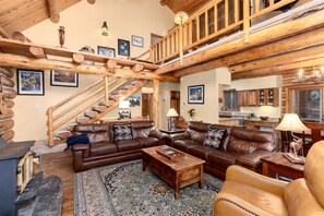 Smart TV, fireplace, DVD player, ping pong - Log home, huge deck, incredible view of Breckenridge.  Save on 7 night stays. (Breckenridge)