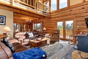 Smart-TV, peis, DVD-spiller og bordtennis