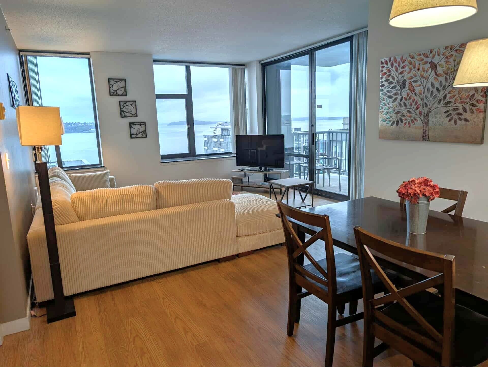 Smart TV, DVD player, stereo