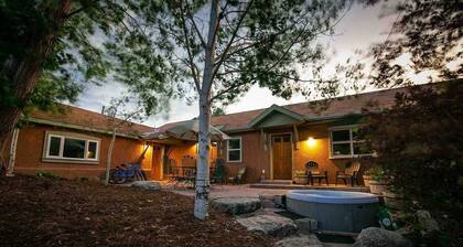 Kesä hauskaa! Riverside Hacienda Downtown Salidassa ... Tilava. Riverfront. Poreamme!