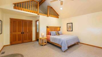 5 slaapkamers, een strijkplank/strijkijzer, wifi, beddengoed