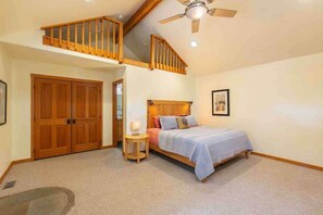 5 bedrooms, iron/ironing board, WiFi, bed sheets