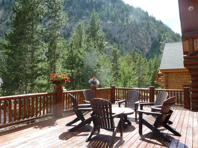Log Home Great For Families! Walk to Frisco Main Street. Near Copper Mtn.