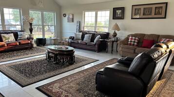 Smart TV, DVD player, table tennis, books