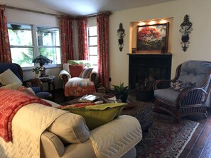 Smart TV, fireplace
