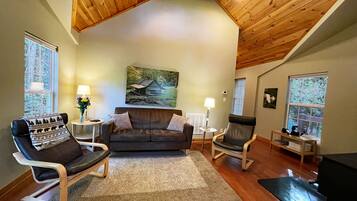 Smart TV, DVD player, books, stereo