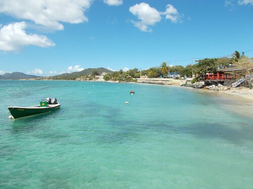 Dos Palmas-3Bdrm, 2Ba, Walk One Block to Caribbean,Malecon,restaurants,etc