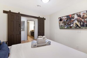 7 bedrooms, desk, iron/ironing board, free WiFi