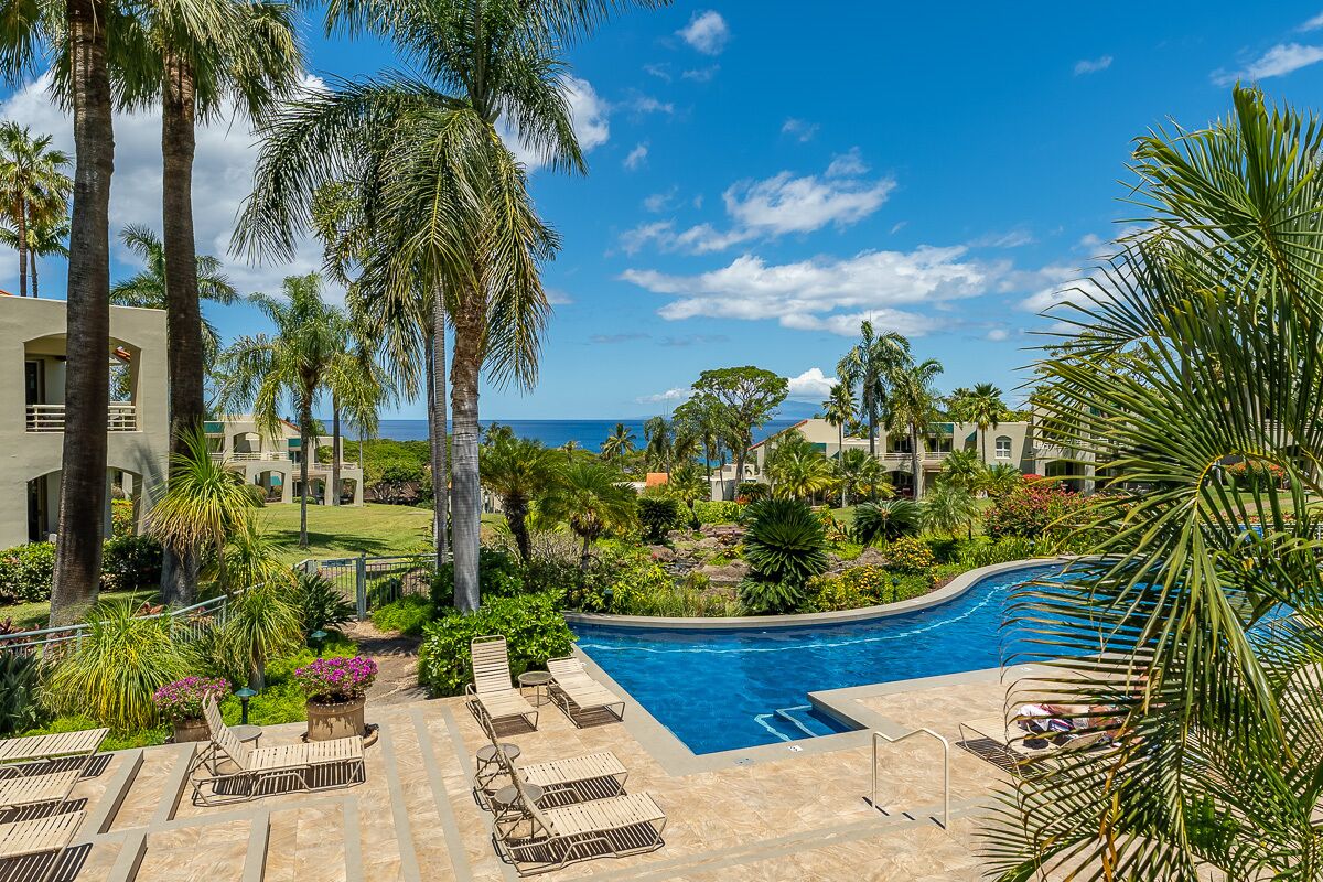 Een buitenzwembad, een verwarmd zwembad