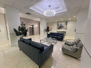 Interior - Beautiful Oceanview 2BR 2 Bathroom Apartment (Hollywood)