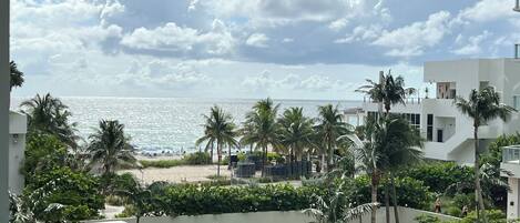 Utendørsbasseng og et oppvarmet basseng